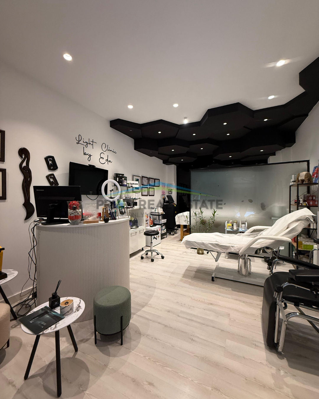 Shitet  Ambienti  dhe  Biznesi Estetike , Komuna e Parisit