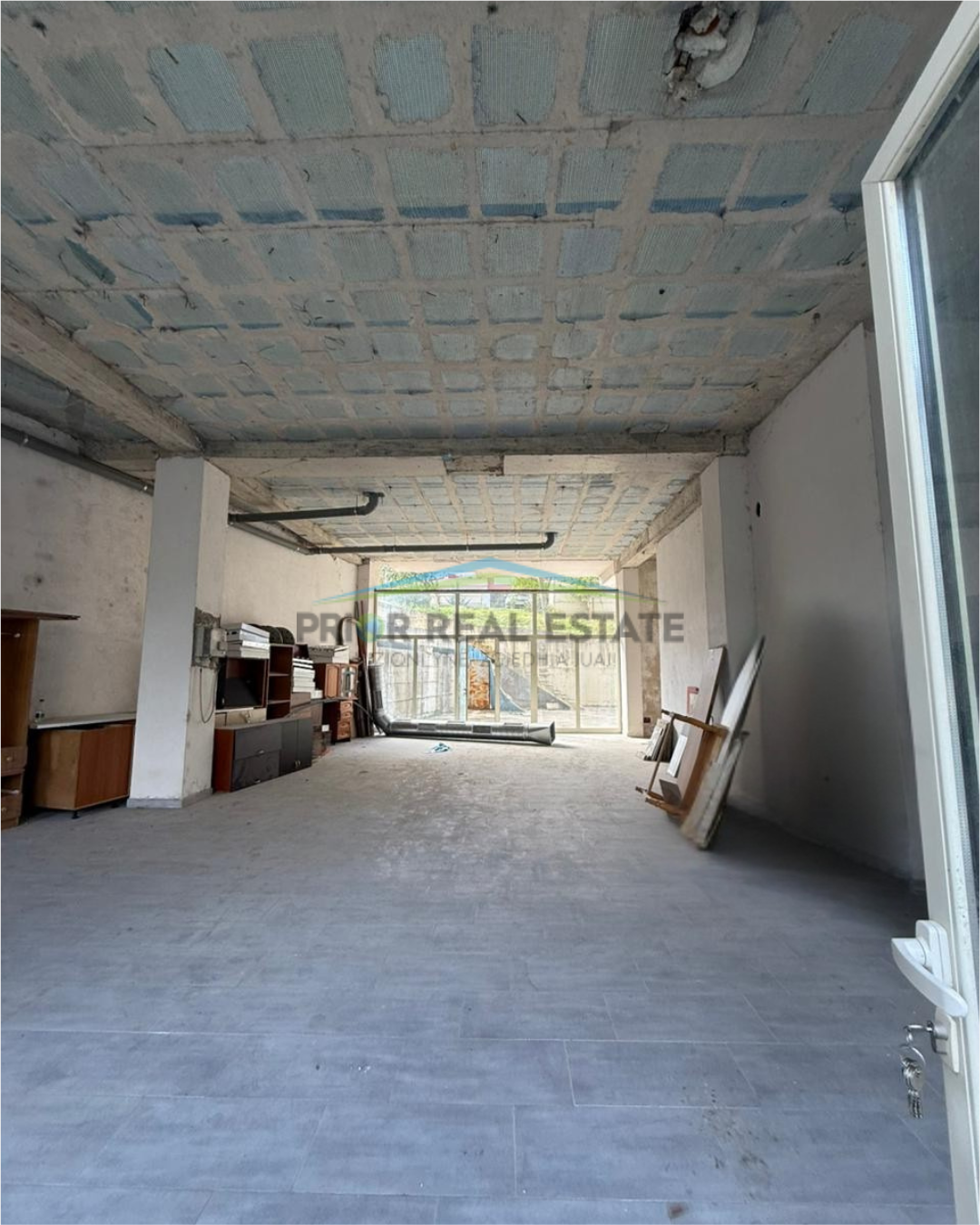 Shitet, Ambient Biznesi ,Liqeni i Thatë