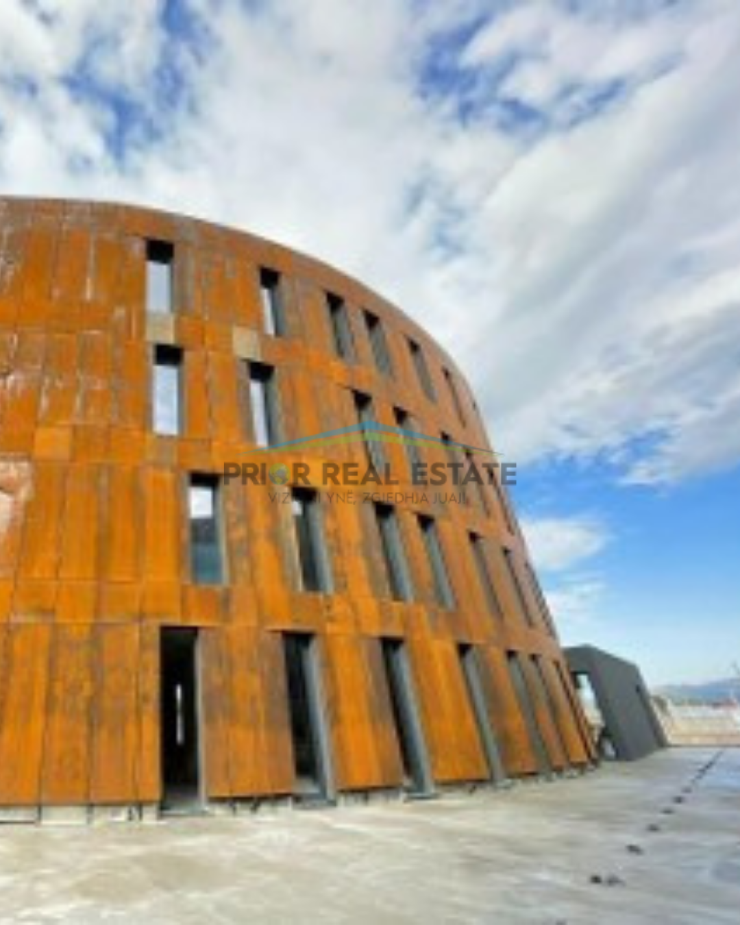 Shitet  Qendër Biznesi Elitare , Rruga e Rinasit